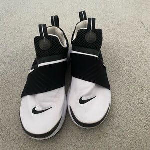 Nike boys sneakers